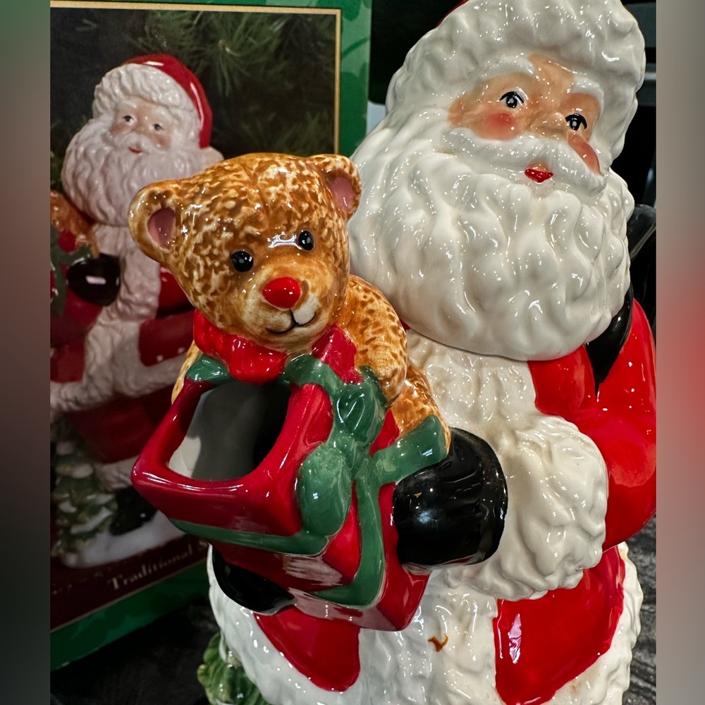 Dillards trimming christmas santa teapot. Classic santa with handle and spout